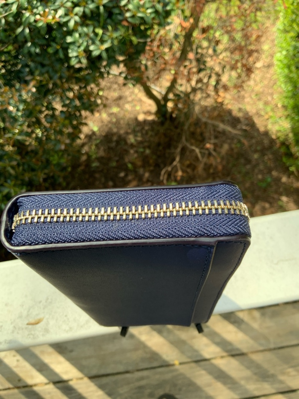 kate spade Novelty Camel Leather navy gold zip-around continental wallet EUC - Picture 6 of 16